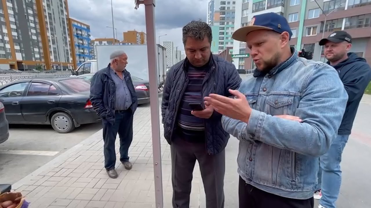 Овощи-фрукты на велодорожке.