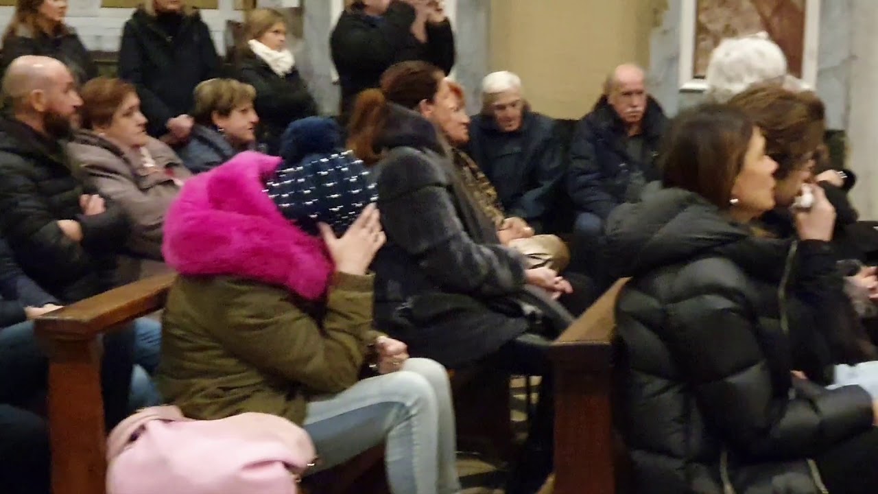 Funerale di Renzo Finardi: i Ridillo, il suo gruppo, cantano in chiesa Rinascerò