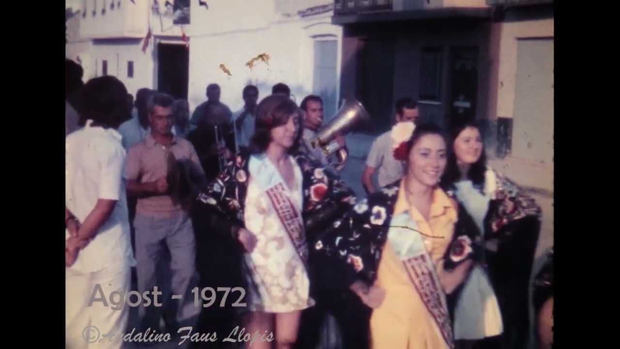 1972 - Vaquetes a la plaça i bou embolat al carrer