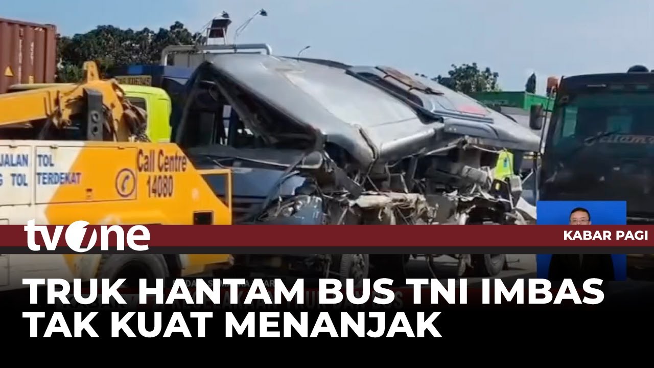 Diduga Tidak Kuat Menanjak, Truk di Medan Hantam Bus TNI | Kabar Pagi