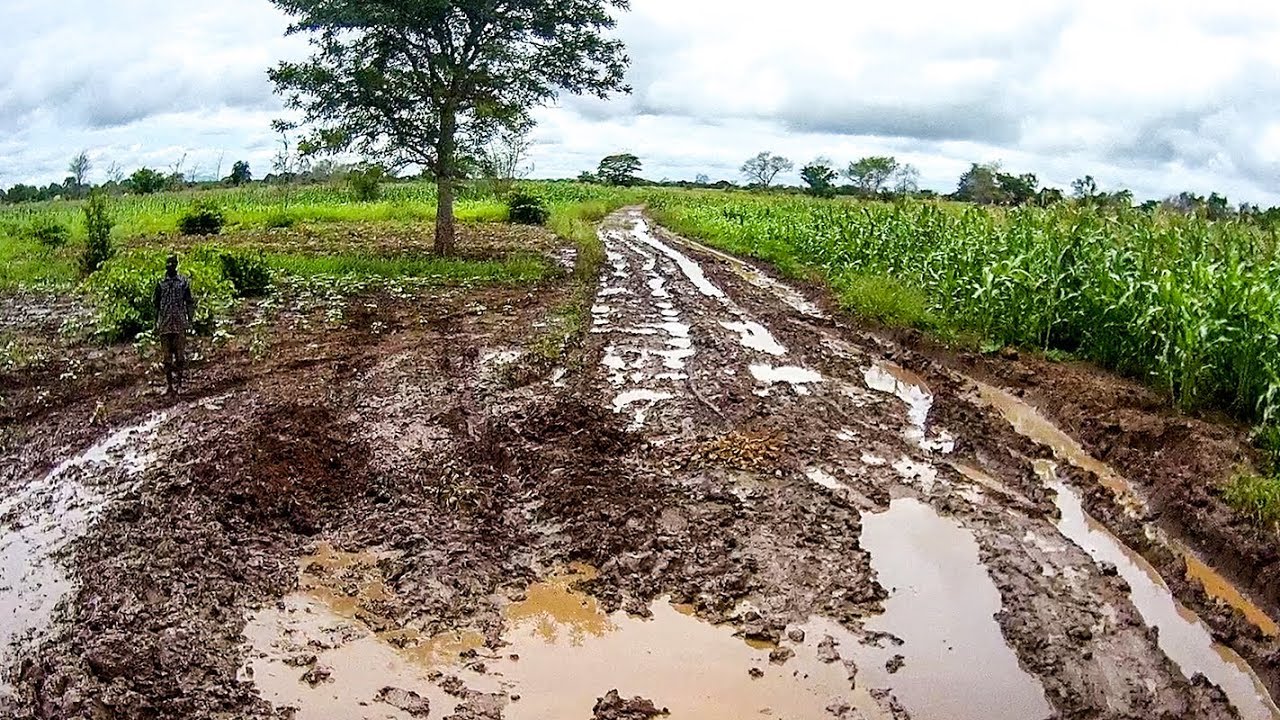 Expedition vehicle in the mud • World tour