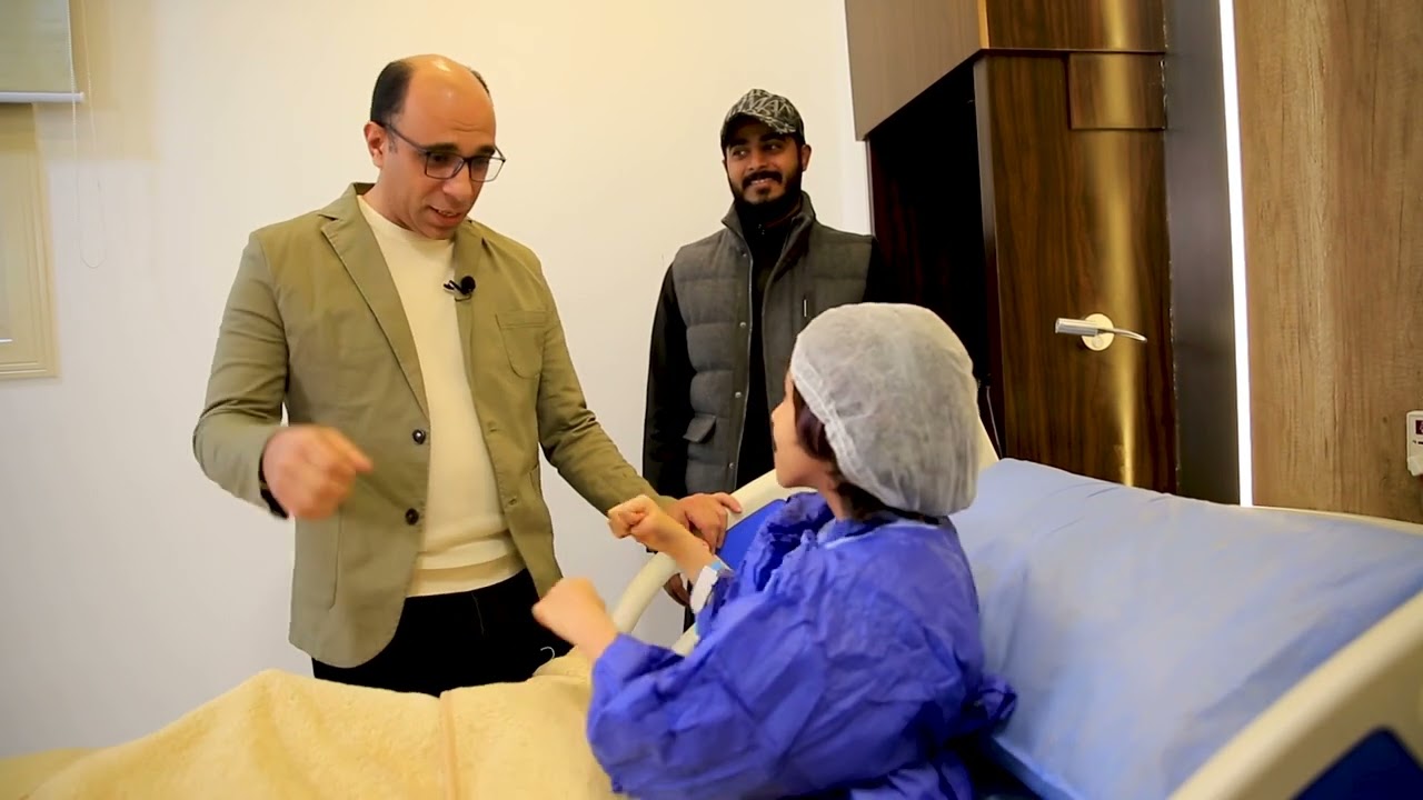 الجوهرة مع دكتور هاني عبدالجواد قبل لحظات من جراحة خطيرة بالعمود الفقري