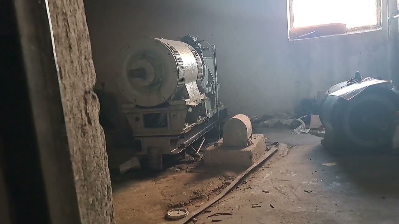 An old motor from an old IFMA elevator, in Giurgiu, Romania (part 1/2)