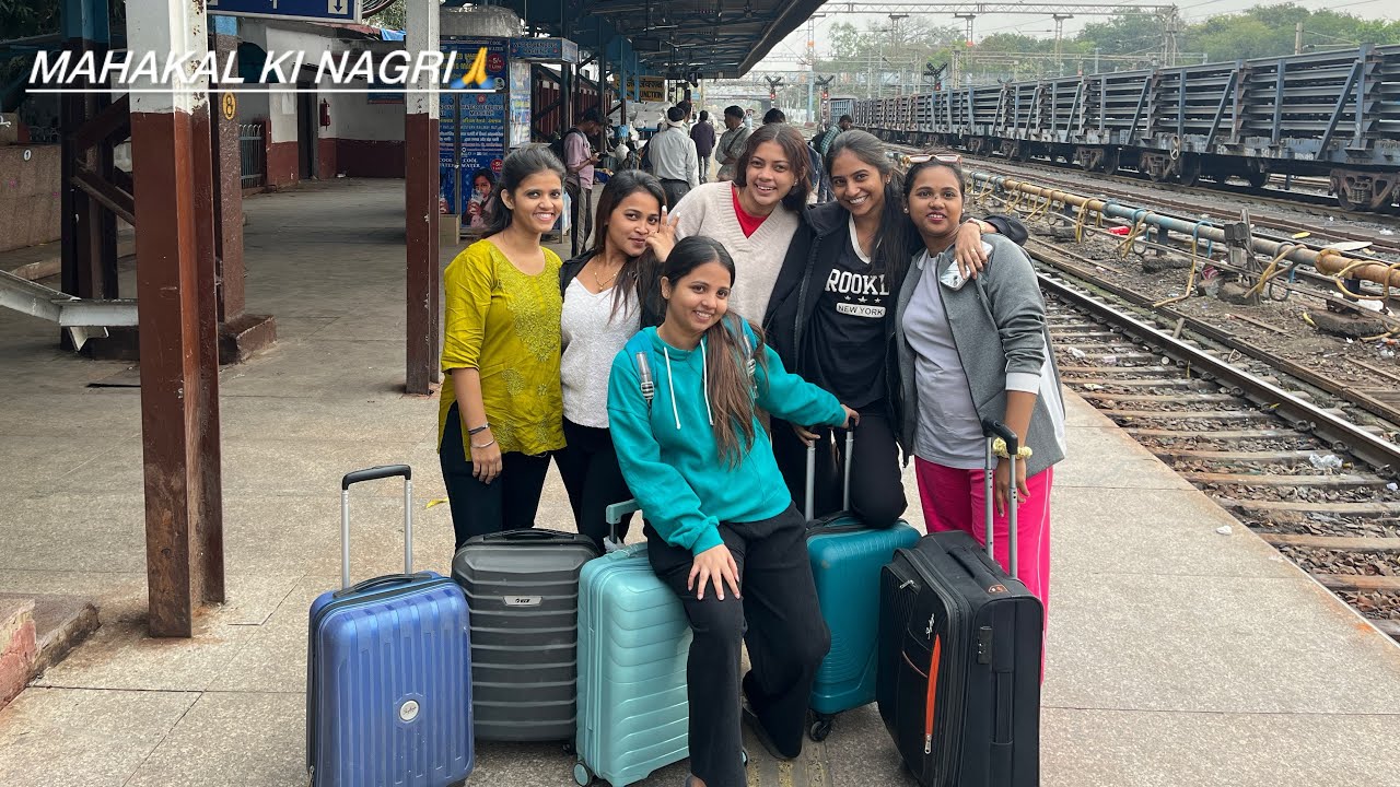 Mumbai To Ujjain🙏♥️ ll Yameeni Mulik ll #youtubeshorts #family #ujjain #mahakal #friends 