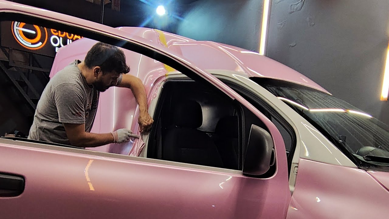 ENVELOPAMENTO TOTAL FIORINO - Adesivo Rosa PREMIUM e recorte eletrônico. ANTES E DEPOIS