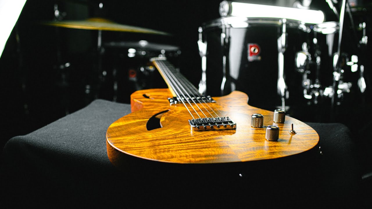 Une guitare de luthier SURPRENANTE ! De Leeuw NINA