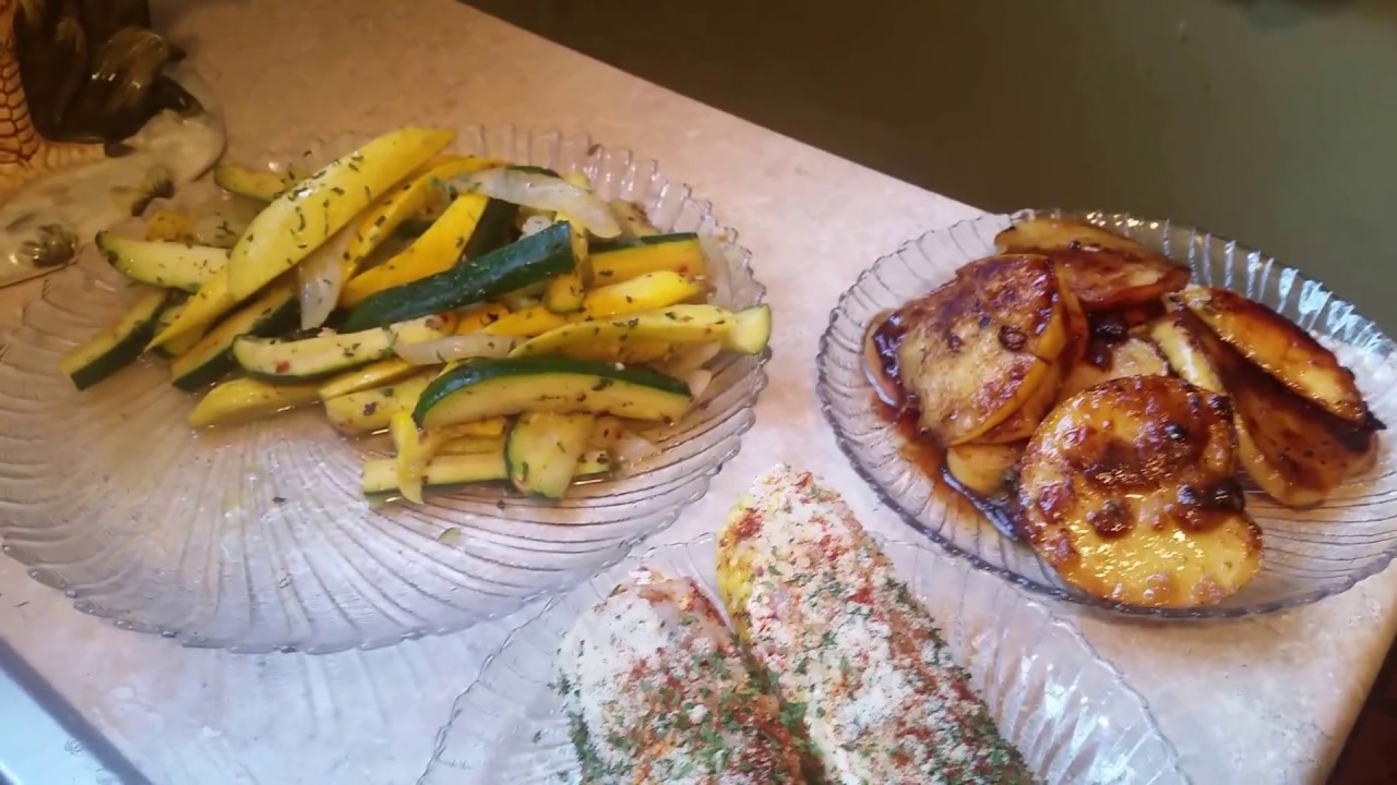 Season Corn On Cob/Slice cinnamon apples/Sauteed Zucchini/ Vegetarian Menu