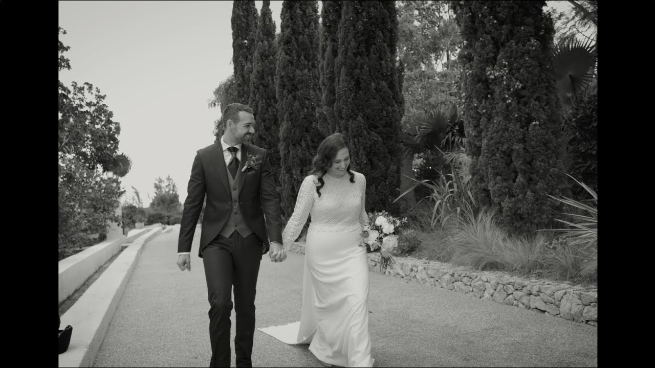 CARLA & IZAR