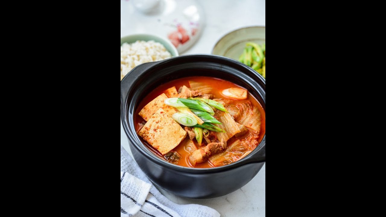 Beef Kimchi Stew Ala Chef William Gozali &bull; Resepi Tasty