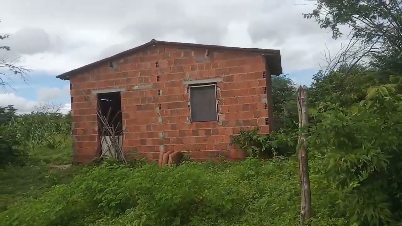 Olha duas casa abandonada