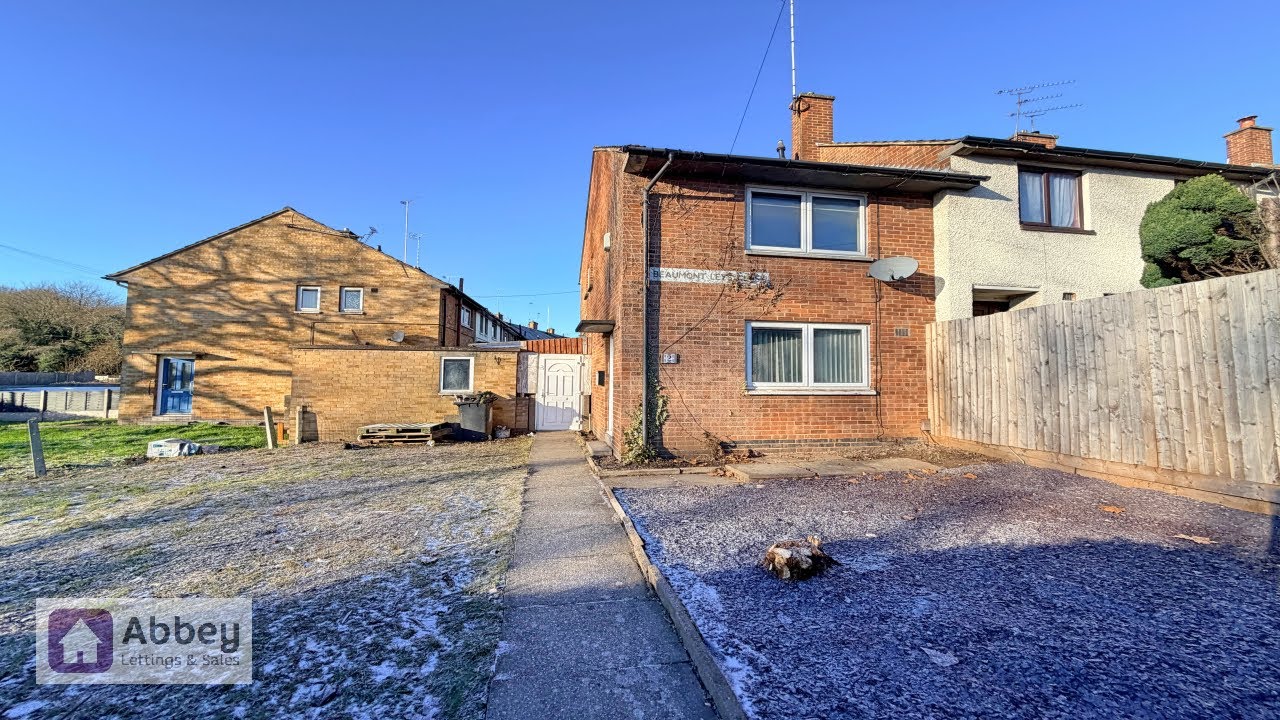 2-bed semi-detached house on corner plot, close to local school. TO LET