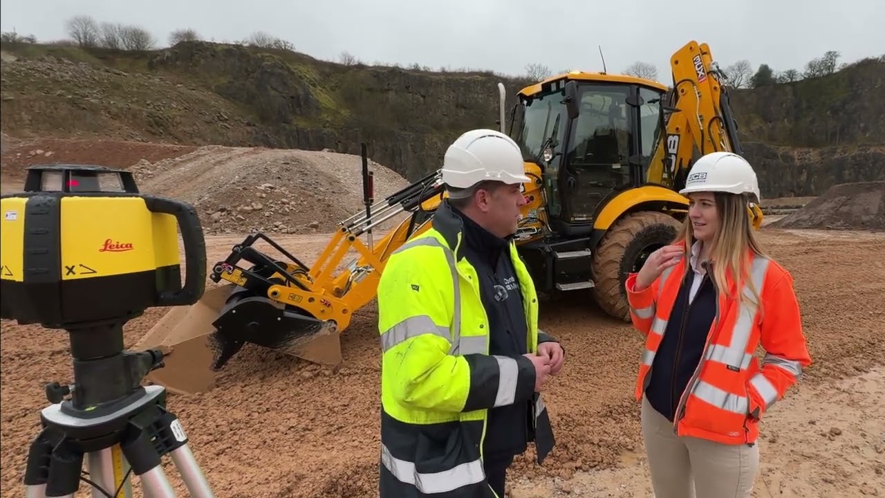 JCB запускает новый экскаватор-погрузчик с двойным приводом и опциональной системой контроля укло...