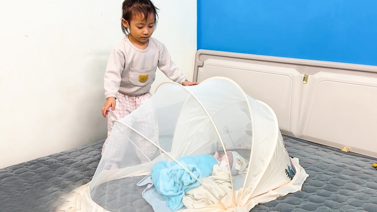 Diem always worries about baby Banh Bao, even the smallest things