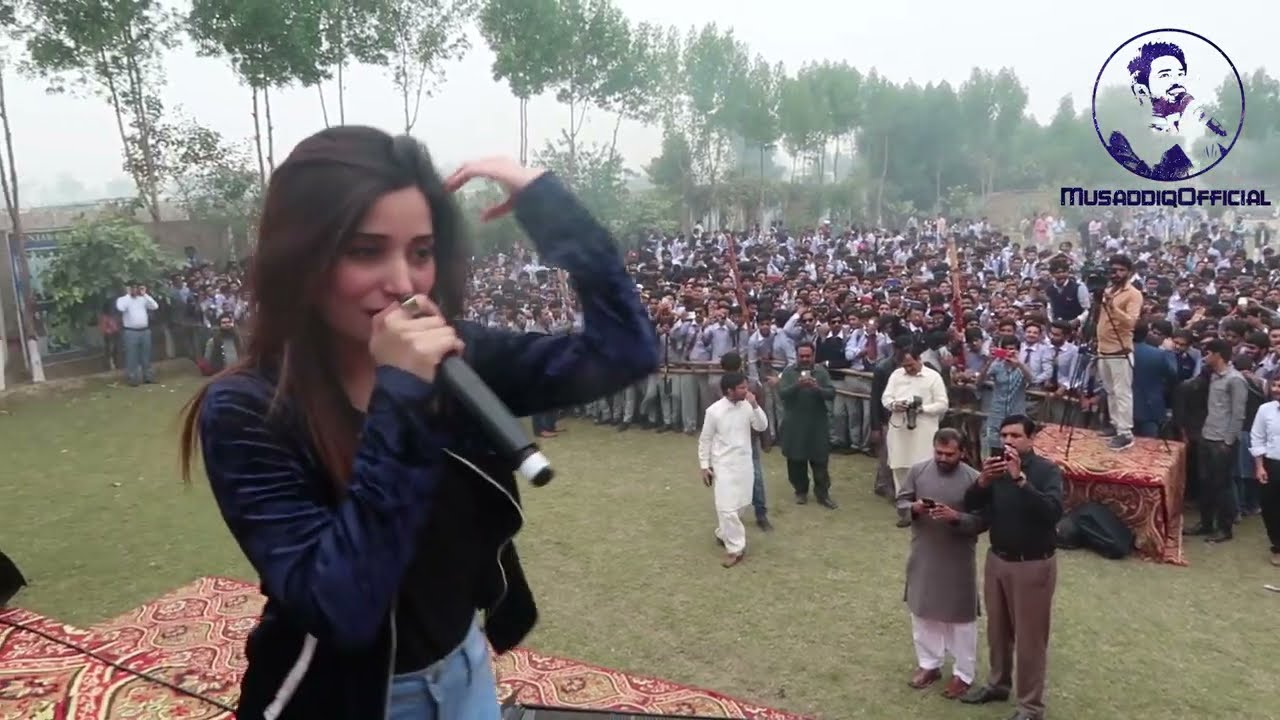 Sahir Ali Bagga Elizabeth Rai and InziDx and Iqra Altaf Live Performance in Burewala Punjab College