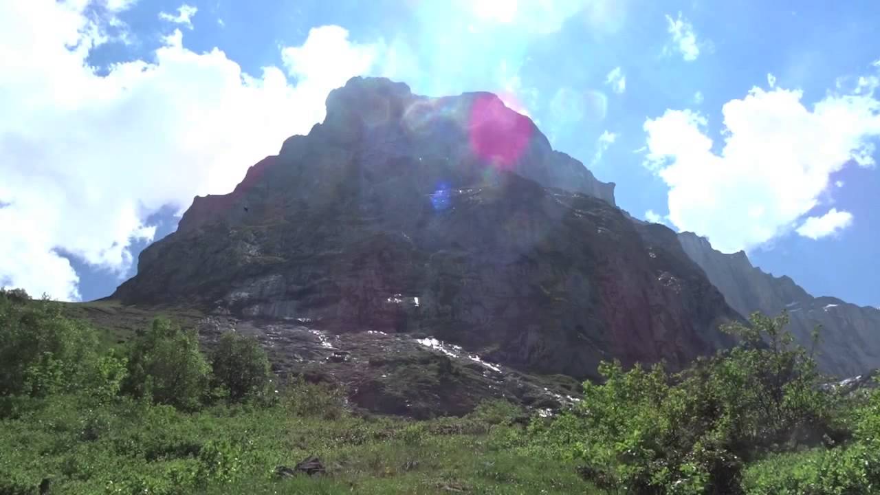 Viral Video UK: The sound of wingsuit exits with Patrick Kerber!