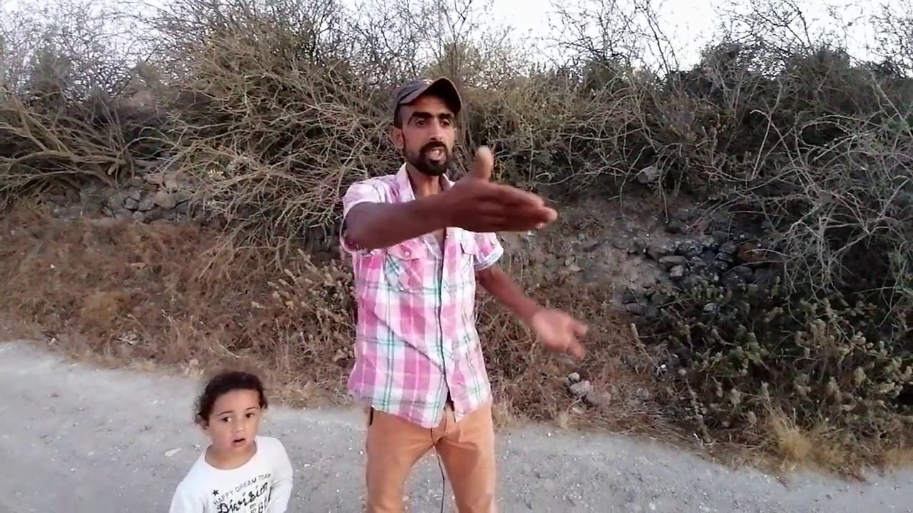 ساكنة إحماشن ببني سيدال الجبل بإقليم الناظور تستغيث وتشكو العزلة .