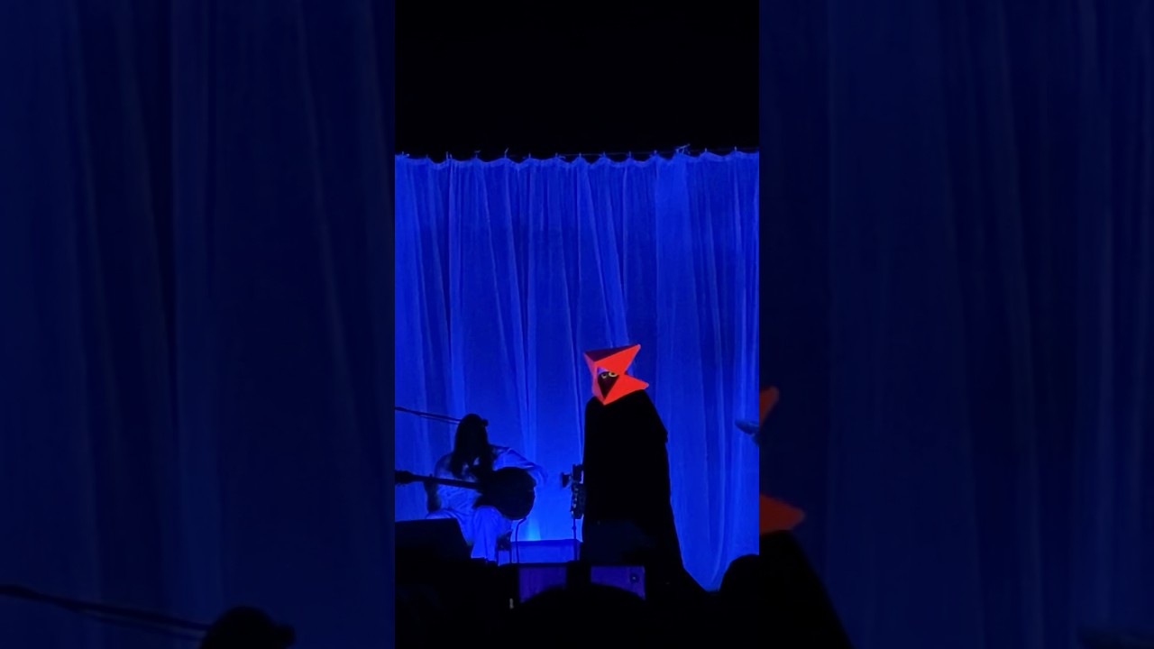 The Musical Box performing Supper’s Ready (Genesis Live version) in Toronto. Amazing. 