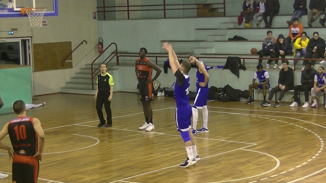 Cosne-sur-Loire vs montceau
