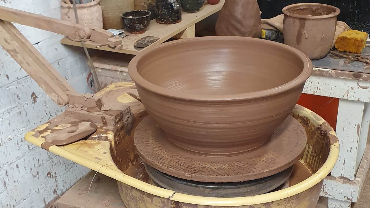 Matt Grimmitt- Slipware Pottery. Throwing a 10lb mixing bowl.