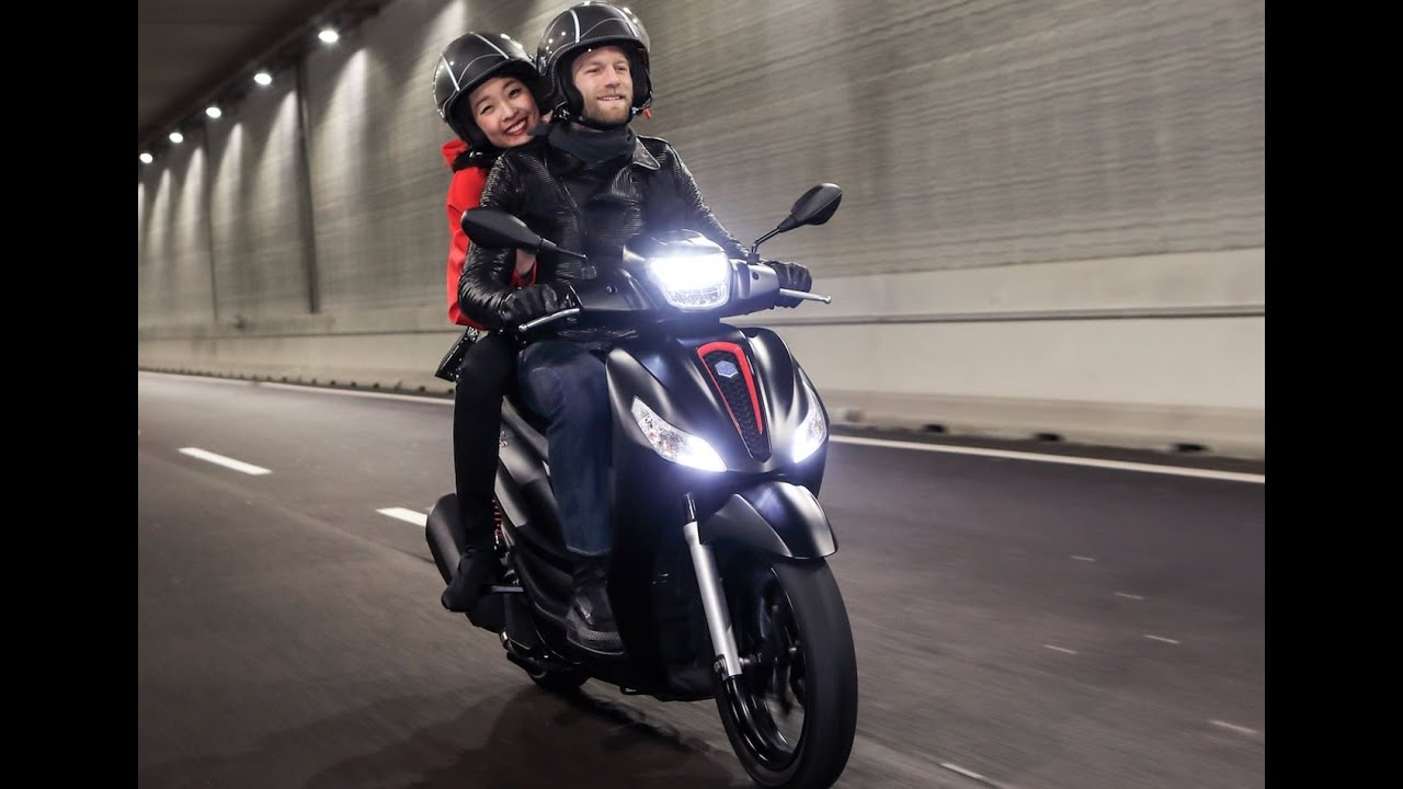 Piaggio Medley 150 Scooter - Virtual Tour and Test Ride