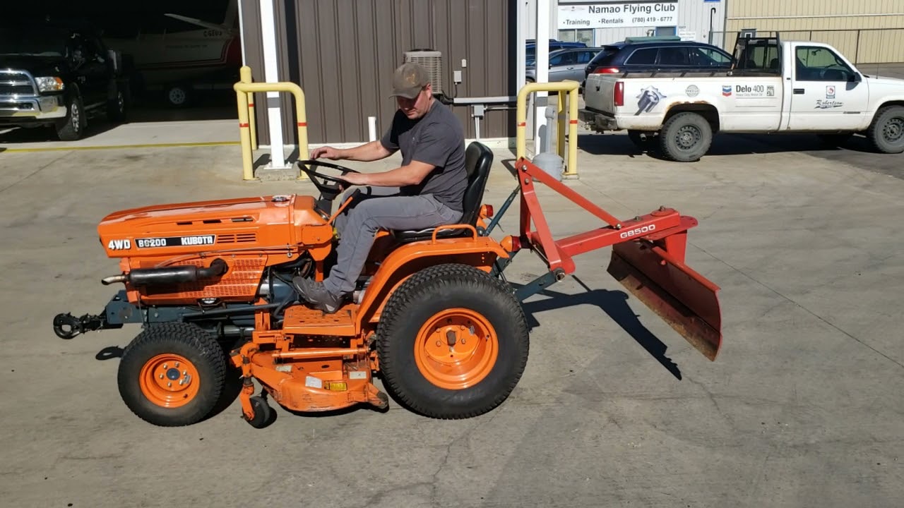 Kubota B6200 tractor(1)