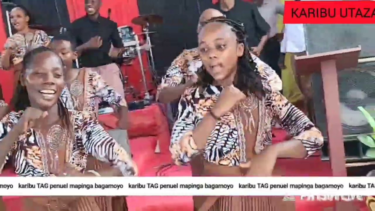 KWAYA YA T,A,G, PENUEL MAPINGA BAGAMOYO IKIWAHUDUMIA WATU KWENYE IBADA YA KRISIMASI.