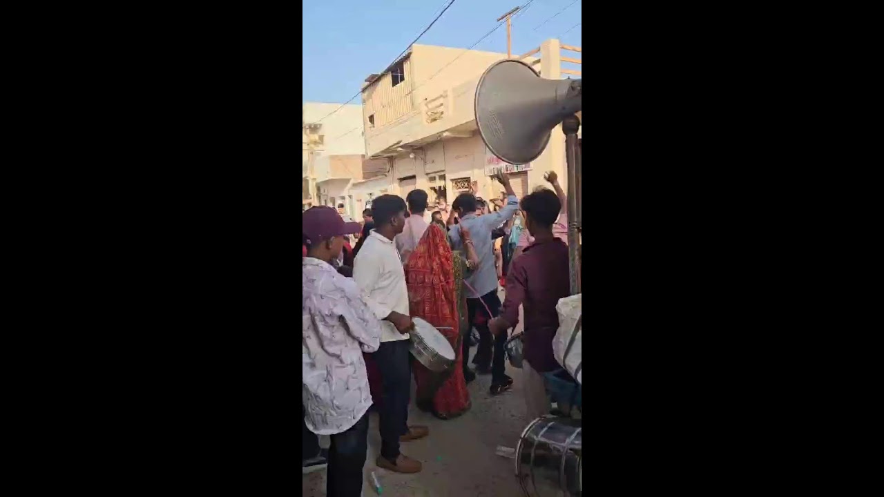 લગ્નનું મામેરુ ડાંડિયારાસ રમવા