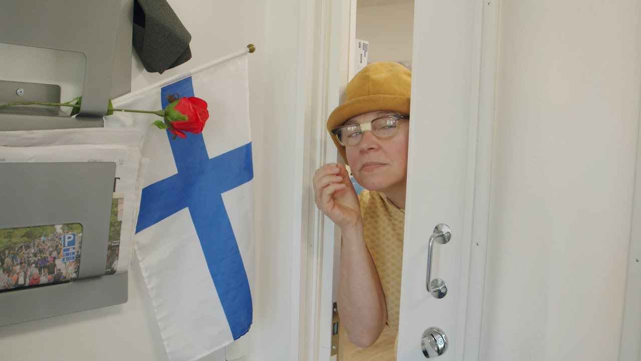 Tyyne Kettunen Kultasirkussa. Jakso 2: Raportti ja keittiö.