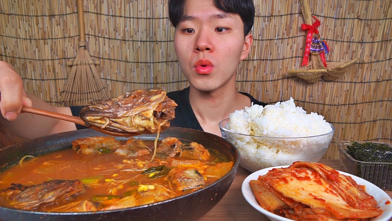 동태매운탕 대접밥! 국물이 시원하게 끝내줍니다...! 술은 안먹었지만 해장되는 느낌..!BRIED POLLACK STEW KIMCHI KOREAN FOOD ASMR MUKBANG.