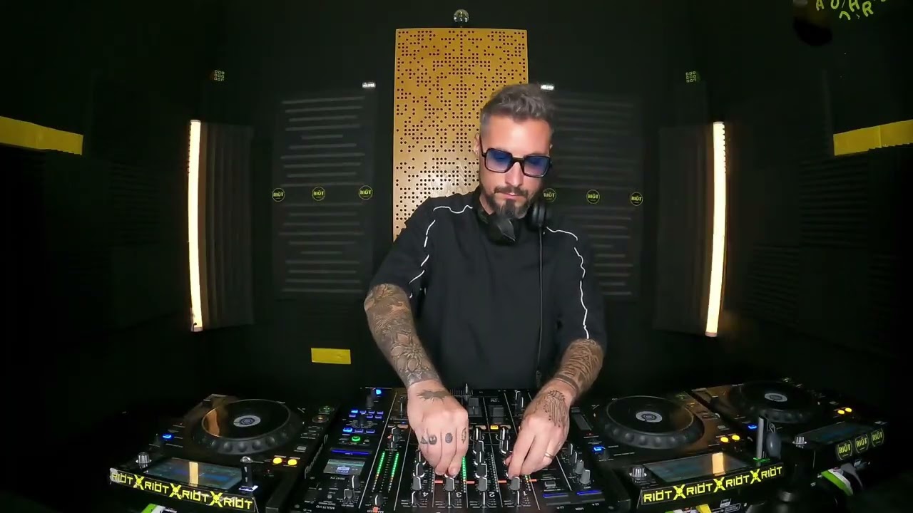 Alex Micca - Techno Dj set - 471 - Riot scampia