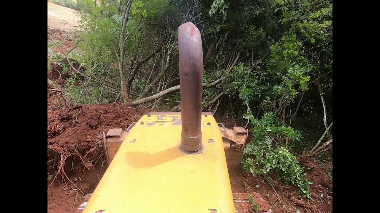 Trator de esteira CATERPILLAR  D6N Filmagem de fora e aguardem o final