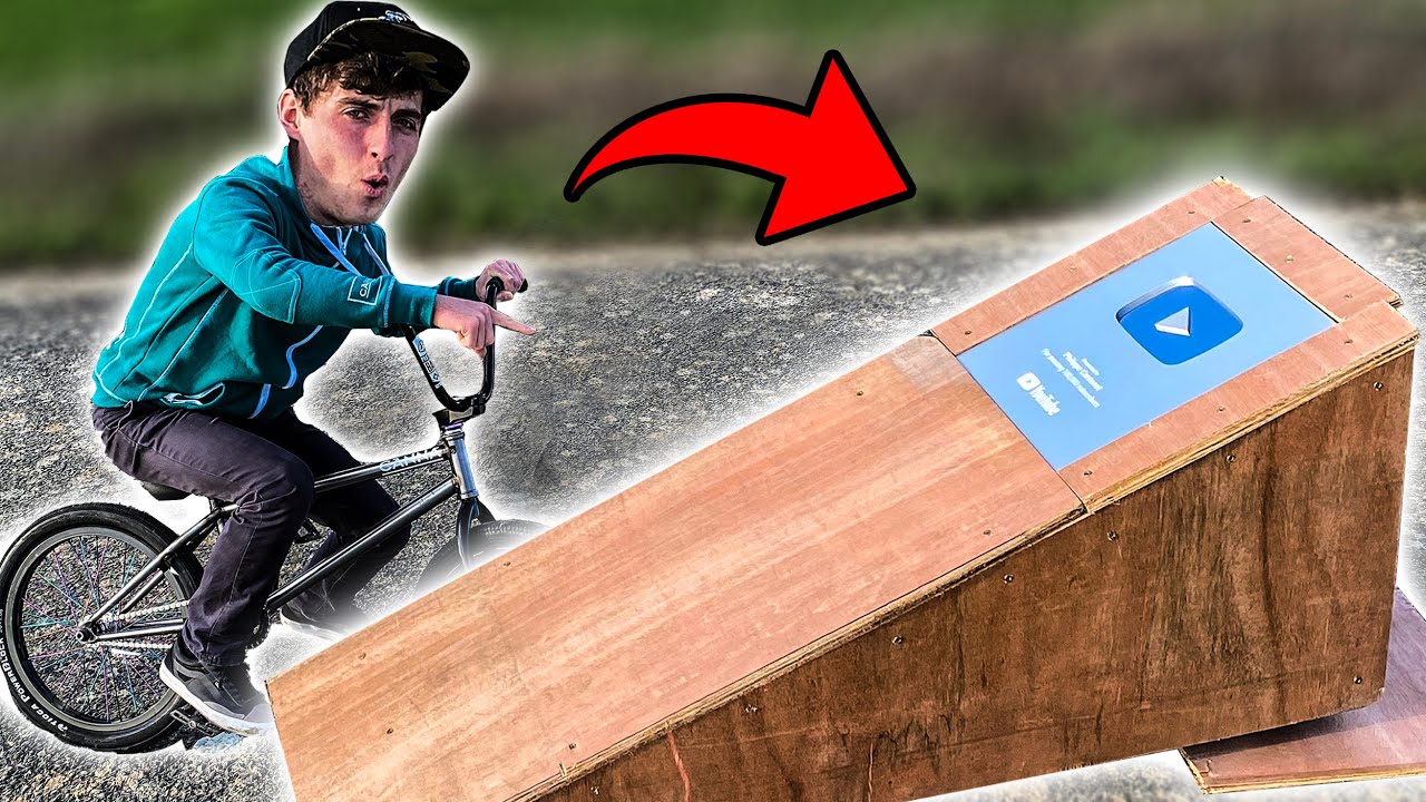 JE CONSTRUIS UNE RAMPE AVEC MON TROPHÉ YOUTUBE ! Ca casse ?