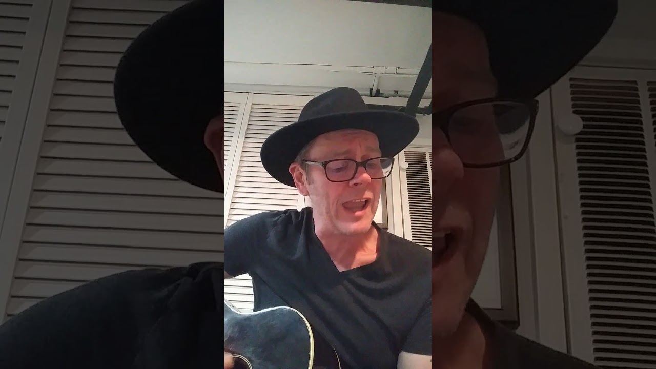 Chris Connelly sings Lou Reed's 