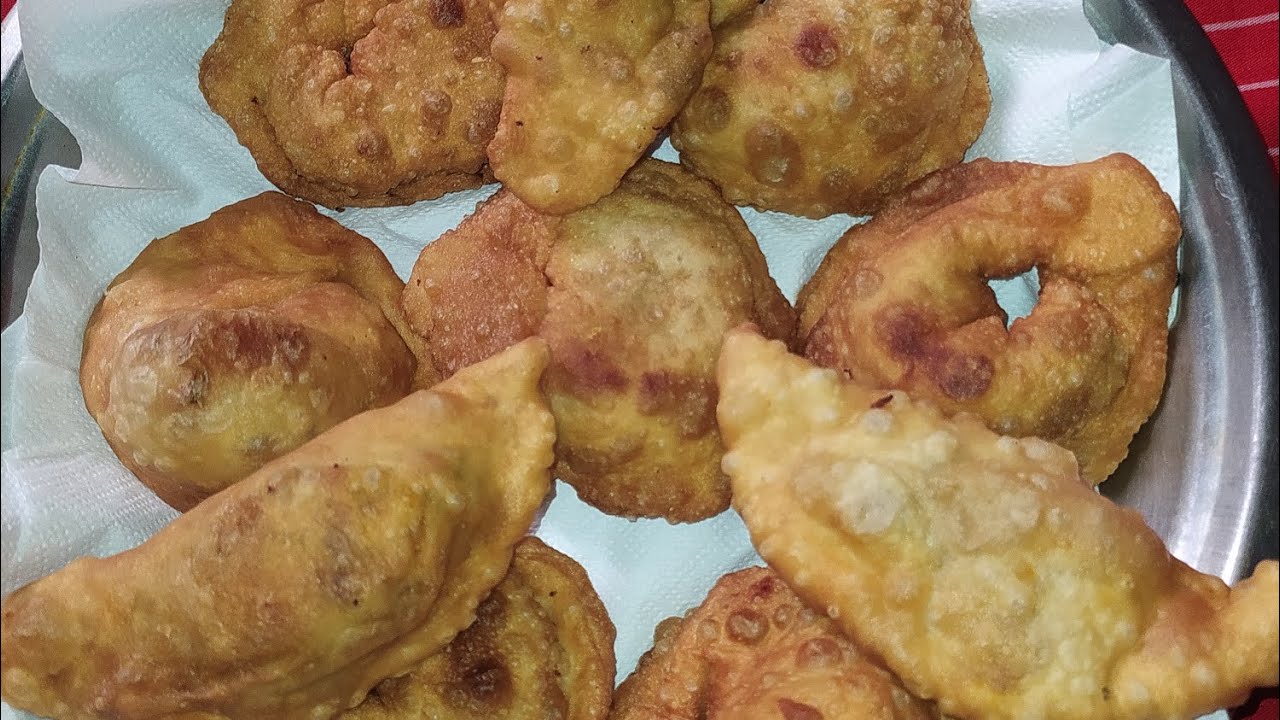 সহজ পদ্ধতিতে মজাদার মুরগির মাংসের পিঠা😋😋