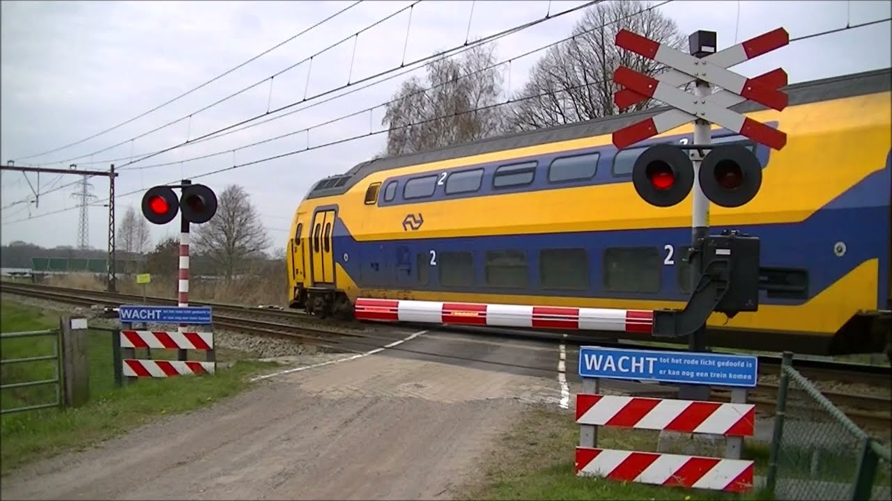 Spoorwegovergang Rijssen // Dutch railroad crossing