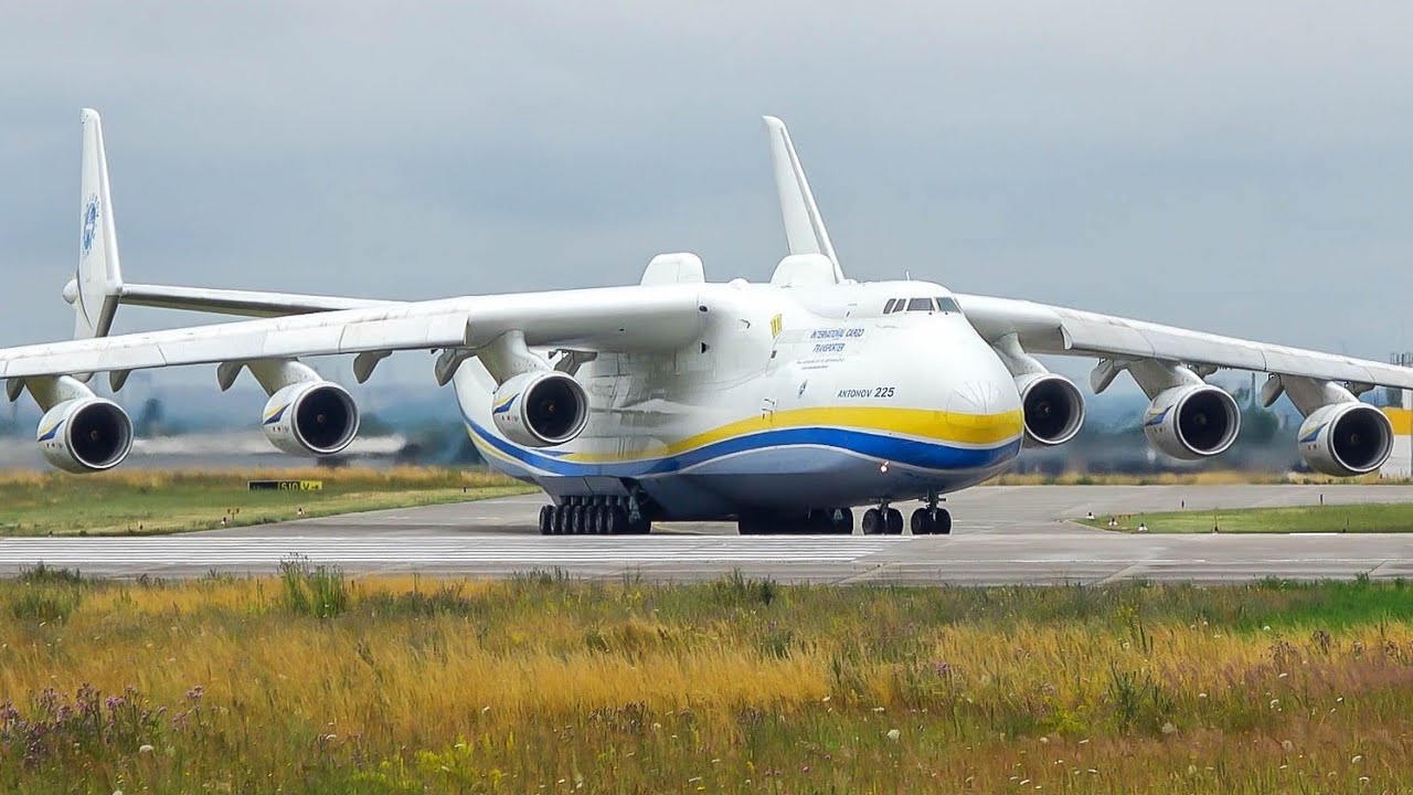 (4K) World's BIGGEST Airplane - Antonov An-225 landing and POWERFUL take off at Leipzig airport