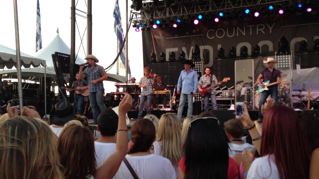 Clay Walker Has Tate Stevens Join Him Onstage To Sing 
