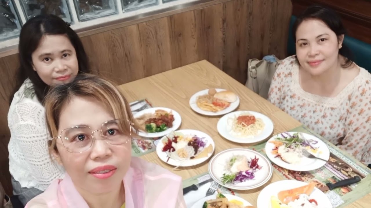 MY DAUGHTER WELCOME TO TAIWAN FACTORY WORKER  AND LUNCH IN BUFFET RESTAURANT WITH MY SISTER