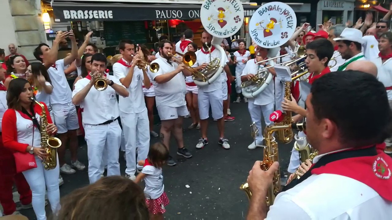 fêtes de BAYONNE 2017, banda les JOYEUX de St pierre D'IRUBE, hymne La Peña Baiona