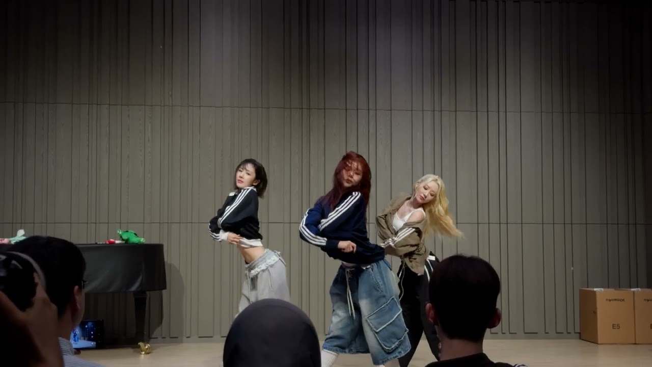 250606 UAU Attitude 4k60 fancam ktown4u fansign