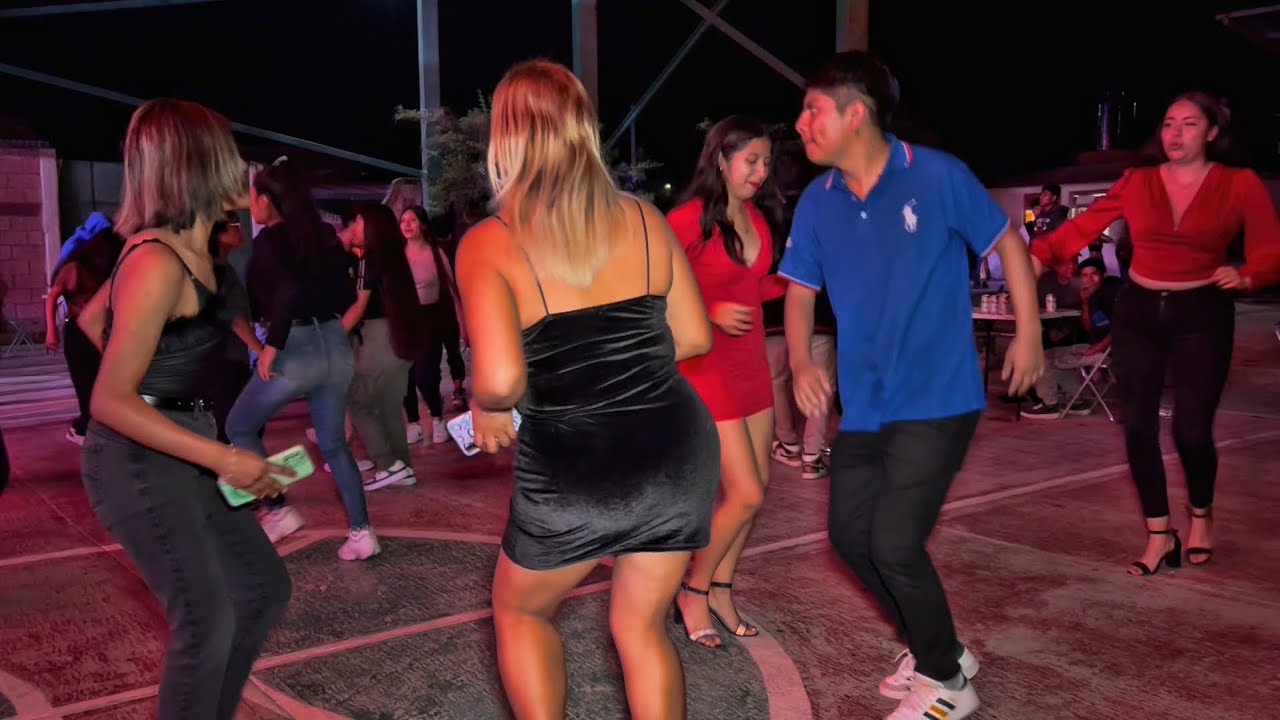SE CALENTO LA PISTA 🥵 EN ALCOZAUCA GRO / CON LA FLOR DE PIÑA / BANDA PERLITA 2023.
