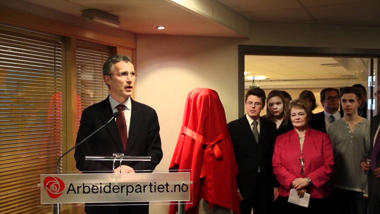 Jens Stoltenberg avduker bysten av Gro Harlem Brundtland