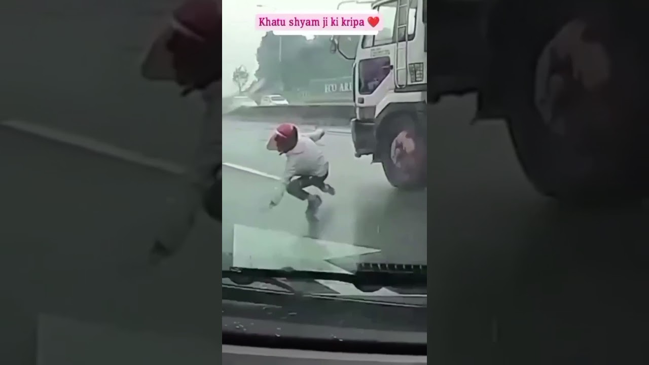 😳Road accident🥵💦 / #shyam #shorts #radheradhe