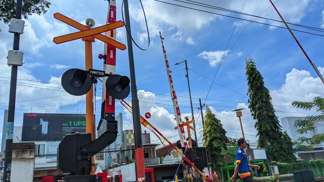PALANG BARU ❗Perlintasan KA JPL 154 A Jl. Belimbing Jember Jawa Timur