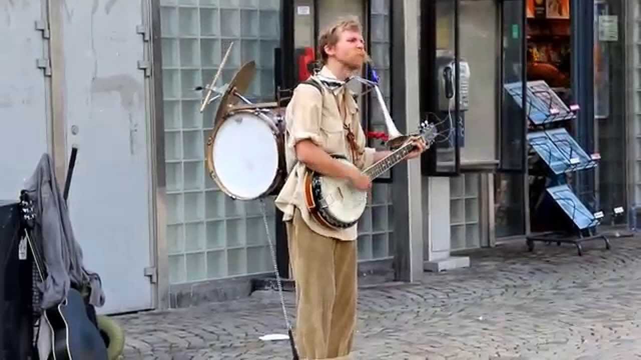 Street musician in Bergen - Norway (Mr Orkester)