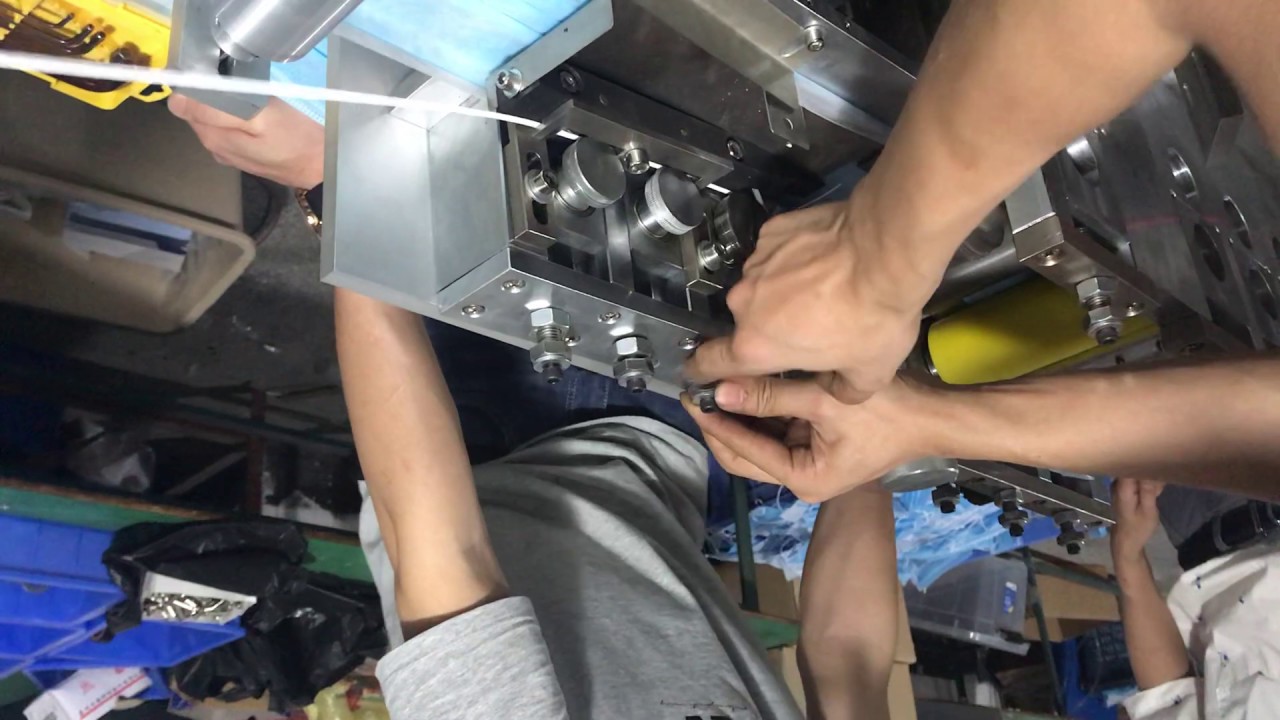 Fabric and nose wire threading for automatic flat mask making line