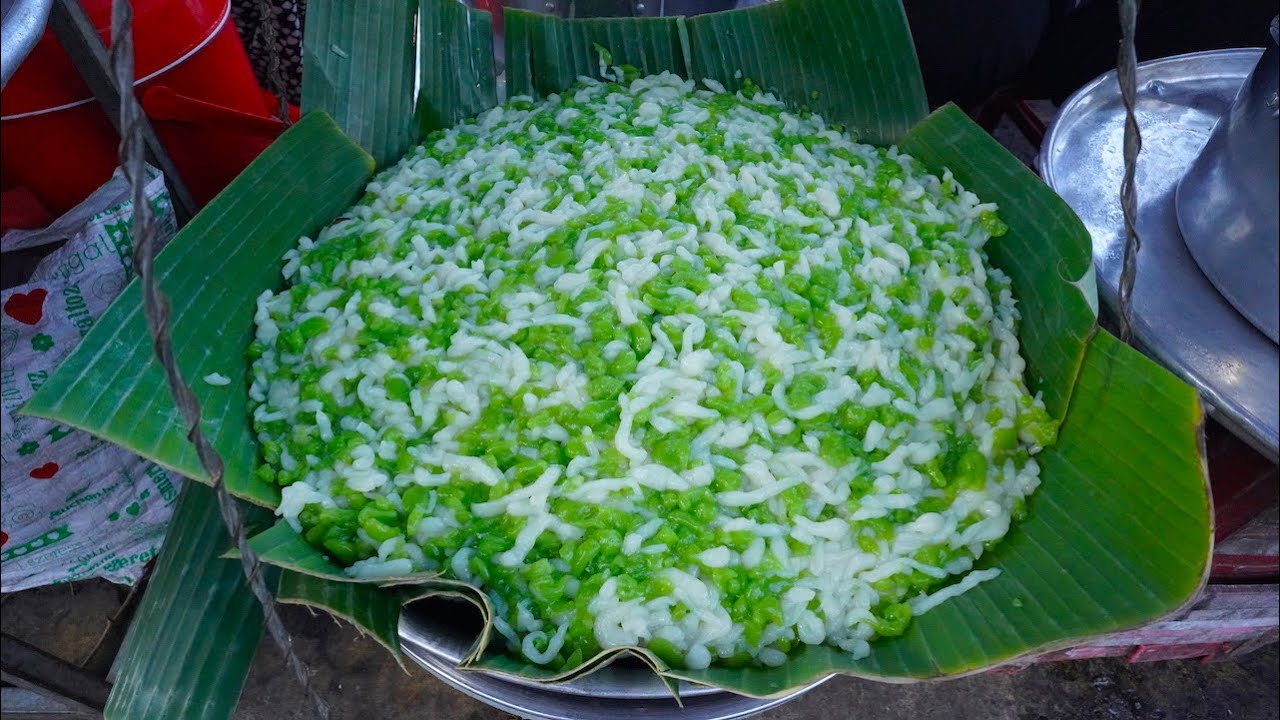 Lạ lùng quy trình làm bánh lọt khô không ngâm qua nước đá bán 20 năm ở miền tây