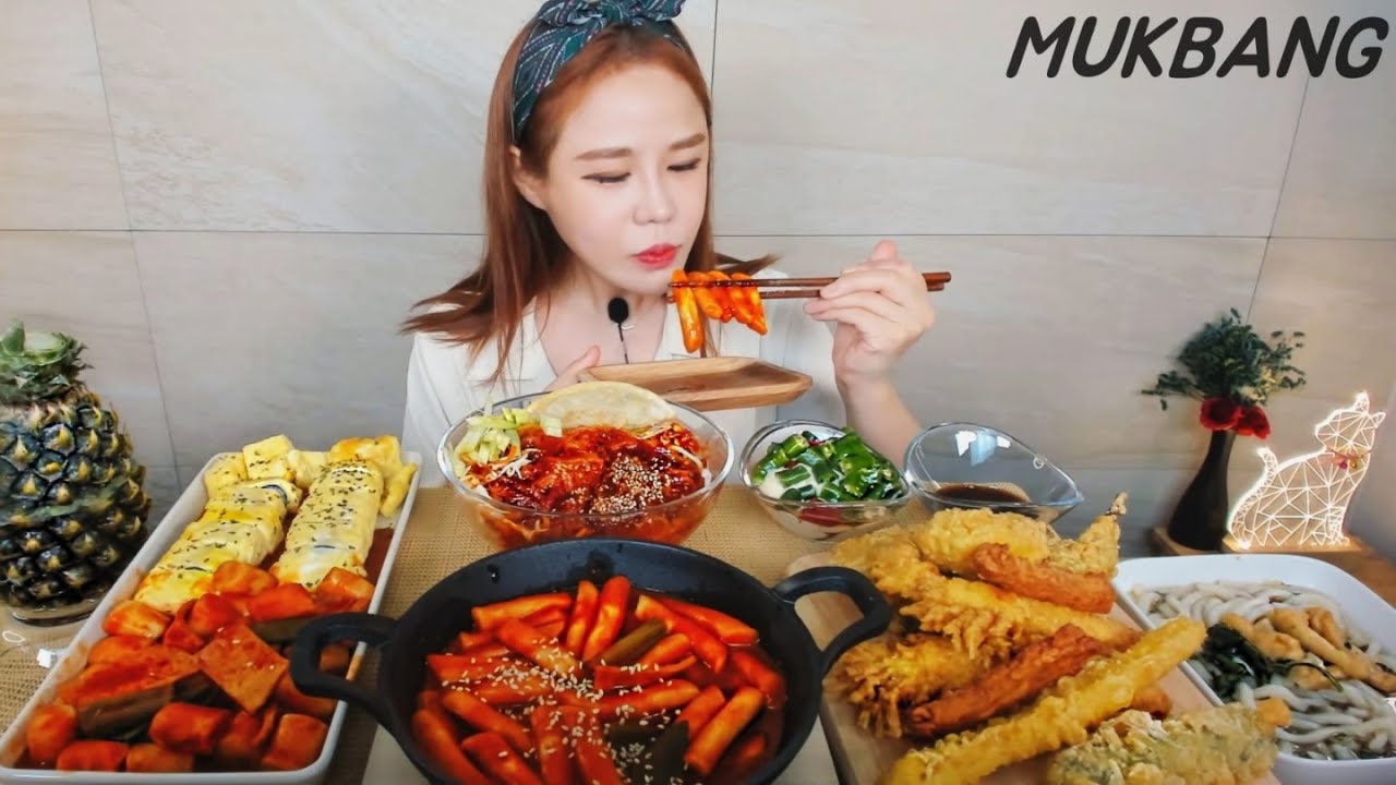 Субтитры) Korean street food. Spicy tteokbokki. Spicy noodles. Fried food. REAL SOUND. ASMR. MUKBANG