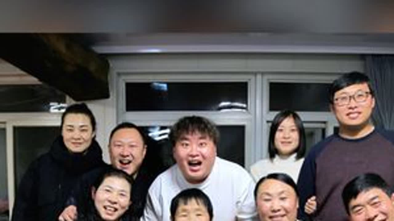 拍照就是把瞬间的幸福变成永恒的记忆 #我的春节搭子  #用AI过好年  #这届年轻人开始主持大局了  #玩的就是真实