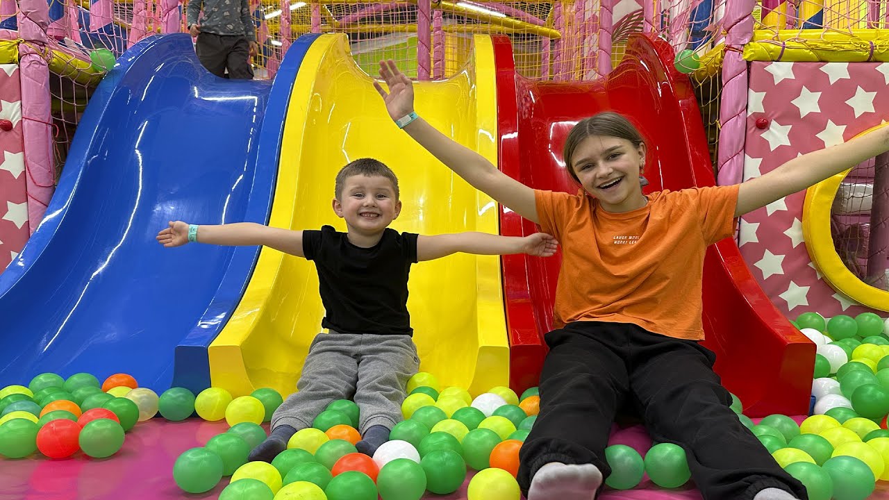 Супер Приключения Ярославы и Вани в Игровом Центре | Tiki Taki Kids 🚗🎉